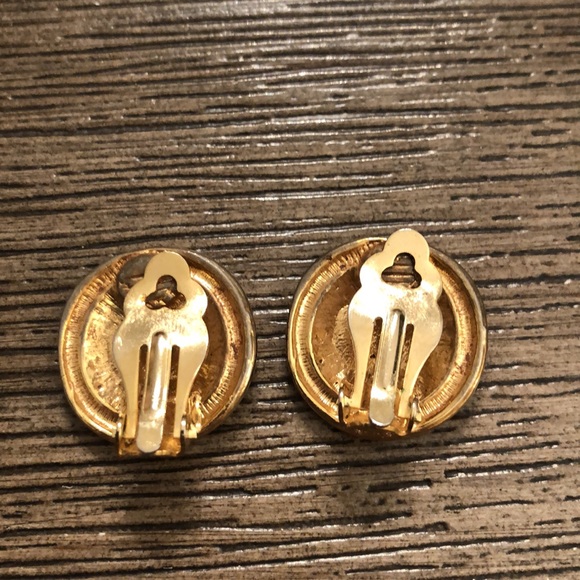 Vintage Swirl Rhinestone Clip Earrings - Picture 7 of 13